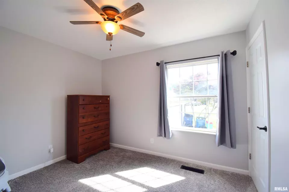 Bedroom - 3100 Mulberry Ave, Mount Vernon, IL 62864 photo 5 of 9