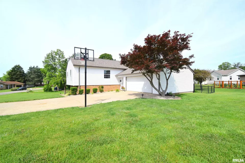 Exterior - 3100 Mulberry Ave, Mount Vernon, IL 62864 photo 9 of 11