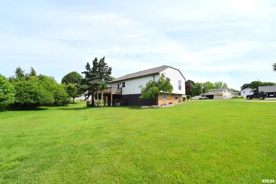 Exterior - 3100 Mulberry Ave, Mount Vernon, IL 62864 photo 10 of 11