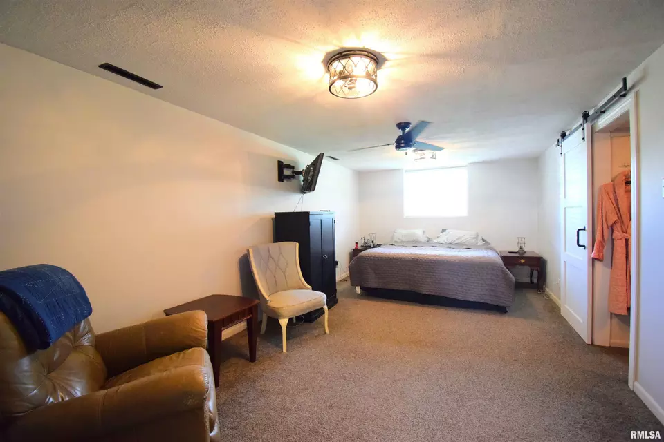 Bedroom - 3100 Mulberry Ave, Mount Vernon, IL 62864 photo 7 of 9