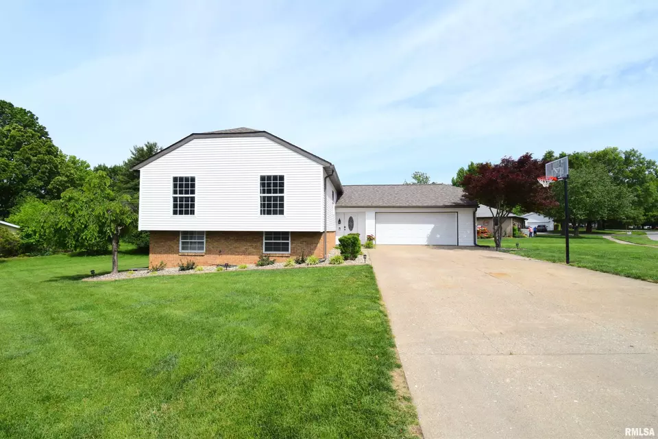 Exterior - 3100 Mulberry Ave, Mount Vernon, IL 62864 photo 1 of 11