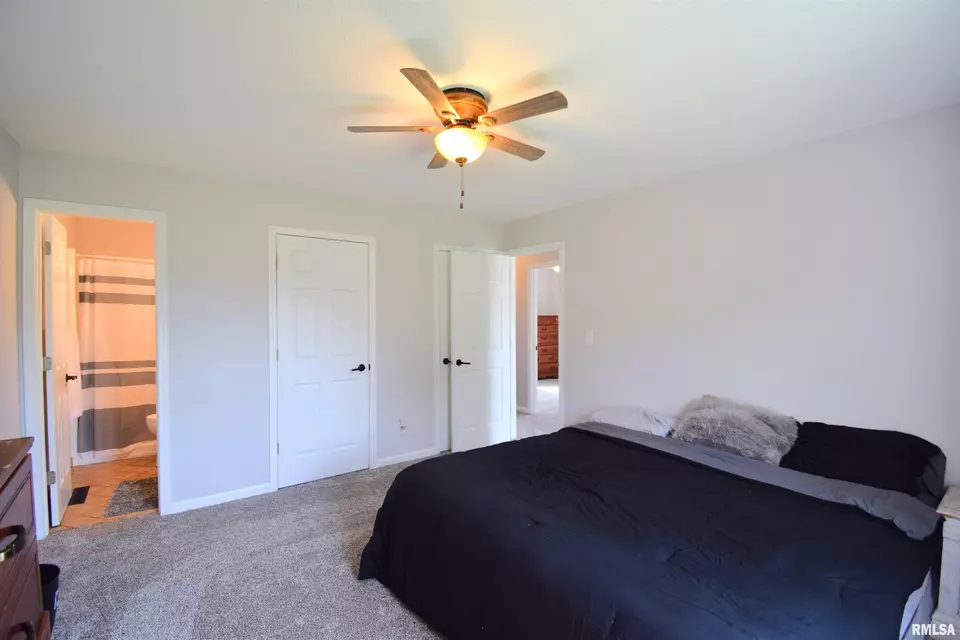 Bedroom - 3100 Mulberry Ave, Mount Vernon, IL 62864 photo 2 of 9