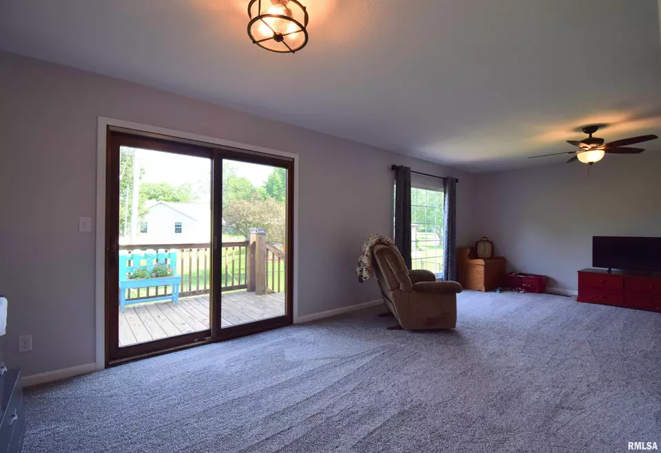 Living - 3100 Mulberry Ave, Mount Vernon, IL 62864 photo 2 of 2