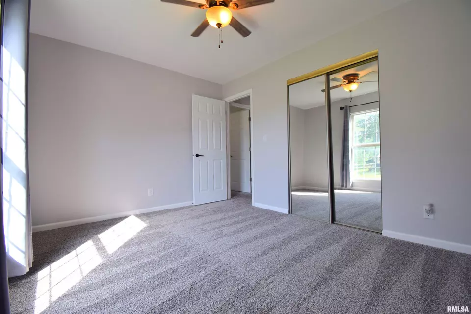 Bedroom - 3100 Mulberry Ave, Mount Vernon, IL 62864 photo 4 of 9