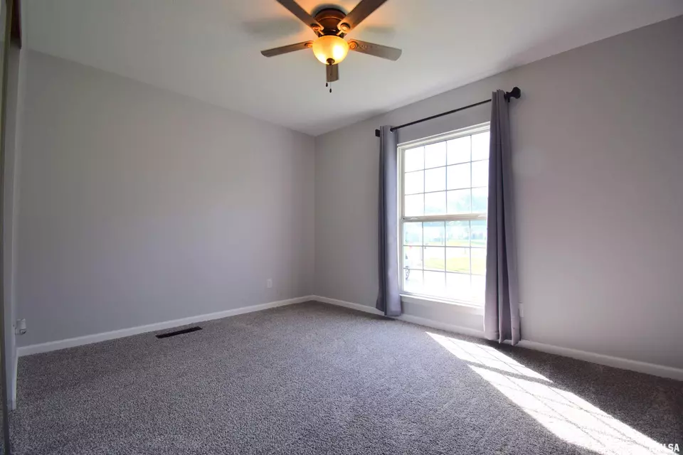 Bedroom - 3100 Mulberry Ave, Mount Vernon, IL 62864 photo 3 of 9