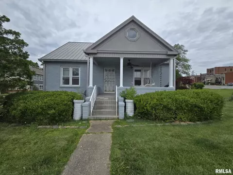 112 W Main St, Mcleansboro, IL 62859