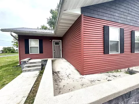 310 E Texas Ave, Sandoval, IL 62882 photo 2