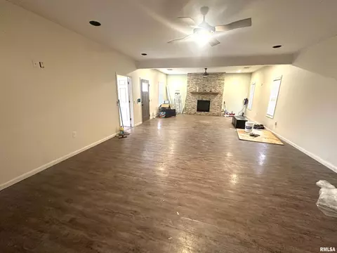 310 E Texas Ave, Sandoval, IL 62882 photo 4