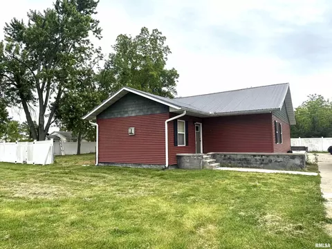 310 E Texas Ave, Sandoval, IL 62882
