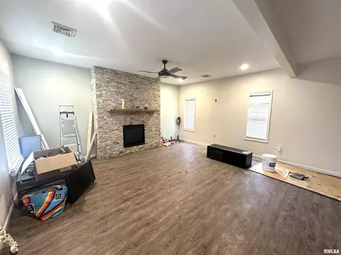 310 E Texas Ave, Sandoval, IL 62882 photo 3