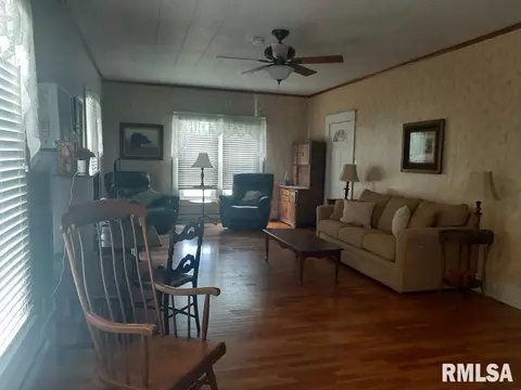 504 W Sylvester Ave, Christopher, IL 62822 photo 3