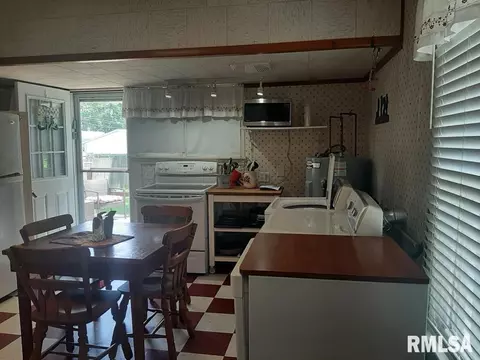 504 W Sylvester Ave, Christopher, IL 62822 photo 4