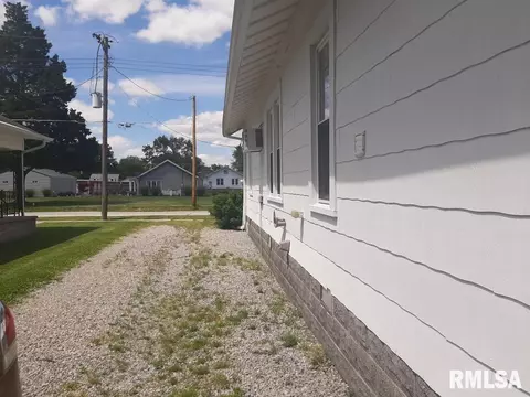 504 W Sylvester Ave, Christopher, IL 62822 photo 13