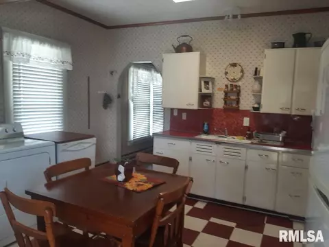 504 W Sylvester Ave, Christopher, IL 62822 photo 5