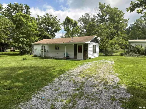 1502 N 13th St, Herrin, IL 62948