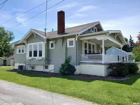 910 S Webster St, Harrisburg, IL 62946