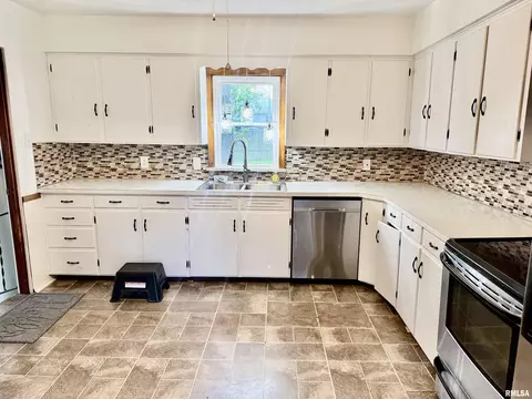 535 Davis Ave, Centralia, IL 62801 photo 4