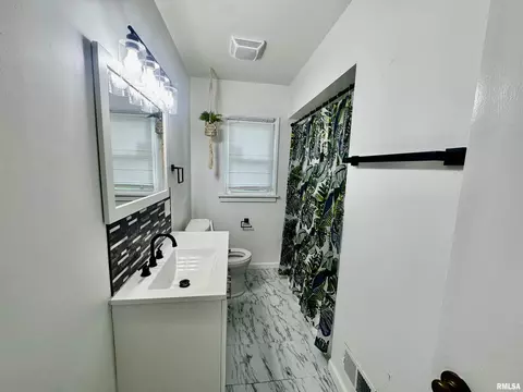 535 Davis Ave, Centralia, IL 62801 photo 6