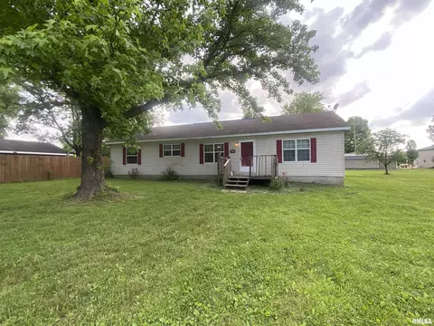 415 N Broadway St, Waltonville, IL 62894