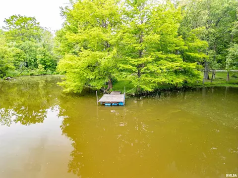 8328 Club Ln, Alma, IL 62807