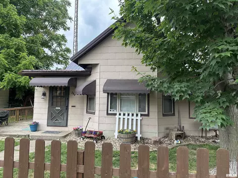 205 Election St, Benton, IL 62812