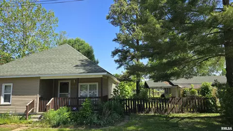1405 W Harrison St, Herrin, IL 62948 photo 2