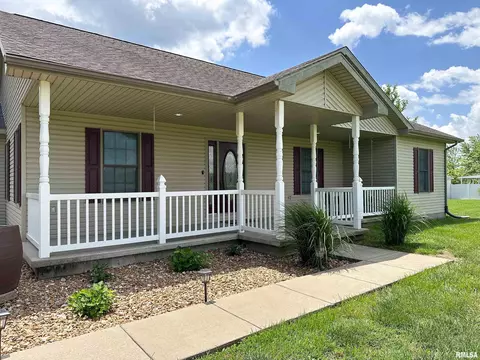 711 W 15th St, Johnston City, IL 62951