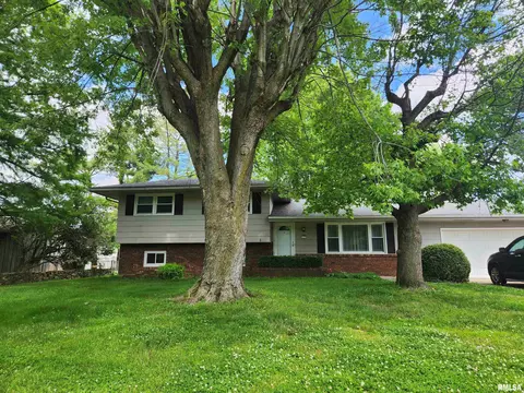 412 N 42nd St, Mount Vernon, IL 62864