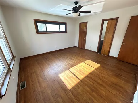 1318 E 4th St, Centralia, IL 62801 photo 7