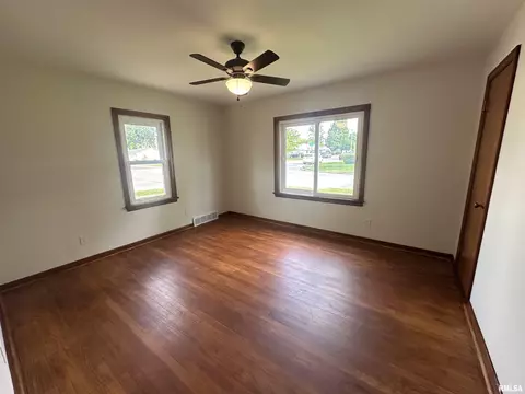 1318 E 4th St, Centralia, IL 62801 photo 9