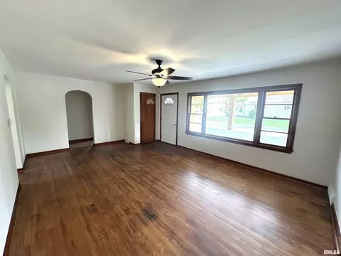 1318 E 4th St, Centralia, IL 62801 photo 4