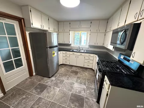1318 E 4th St, Centralia, IL 62801 photo 5