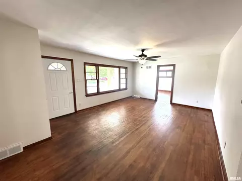 1318 E 4th St, Centralia, IL 62801 photo 3