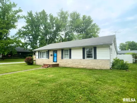 500 S Pennsylvania Ave, Carterville, IL 62918