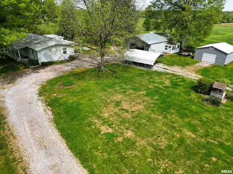 1 Willow Ln, De Soto, IL 62924