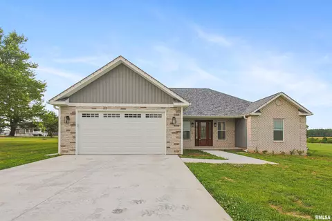 12900 Cochran Rd, Marion, IL 62959