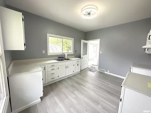 1206 E 2nd St, Centralia, IL 62801 photo 4