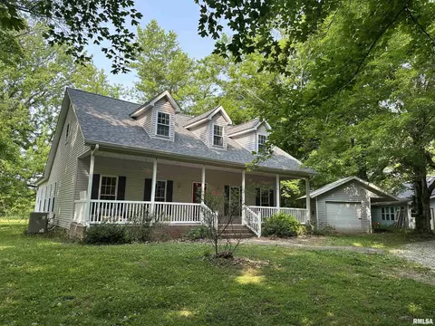 545 Creekside Ln, De Soto, IL 62924