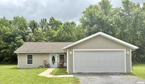 112 Townhouse Dr, Carterville, IL 62918
