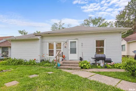 512 S Cherry St, West Frankfort, IL 62896