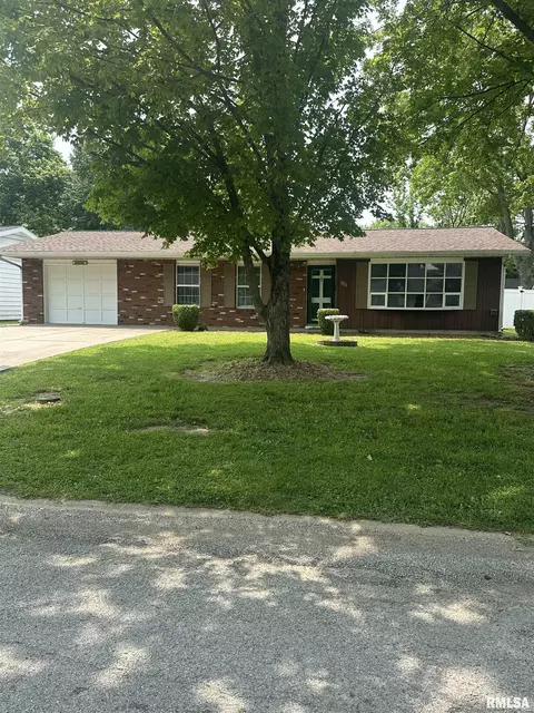705 Terrace Dr, Du Quoin, IL 62832