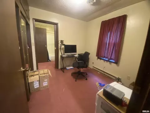 1010 E Main St, Benton, IL 62812