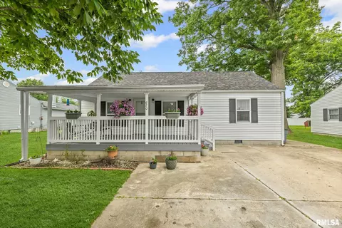 620 W Allmon St, Salem, IL 62881