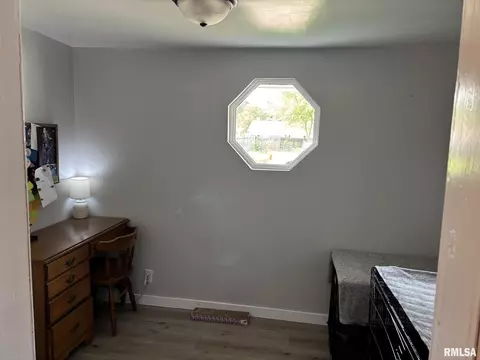 206 E Reed St, Benton, IL 62812 photo 20