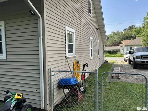 206 E Reed St, Benton, IL 62812 photo 6