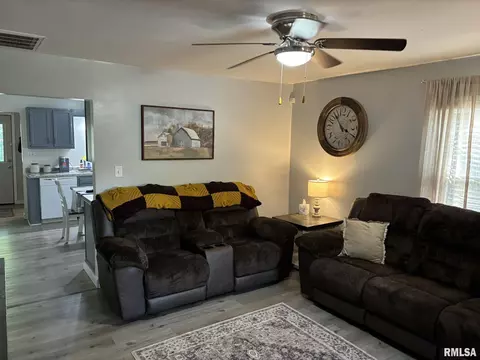 206 E Reed St, Benton, IL 62812 photo 18