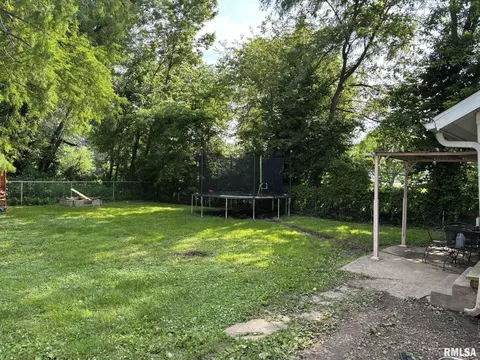 206 E Reed St, Benton, IL 62812 photo 8