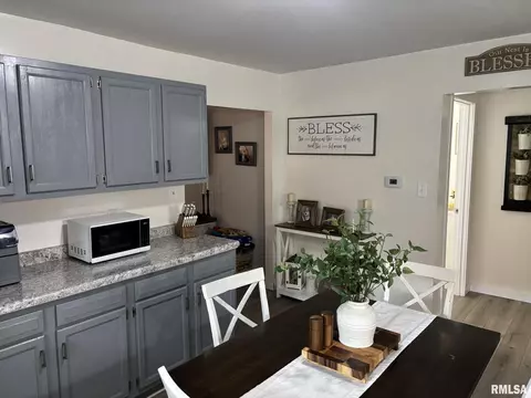 206 E Reed St, Benton, IL 62812 photo 16