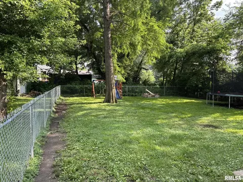 206 E Reed St, Benton, IL 62812 photo 10