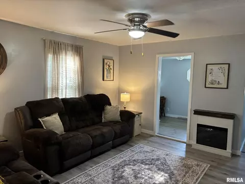 206 E Reed St, Benton, IL 62812 photo 17